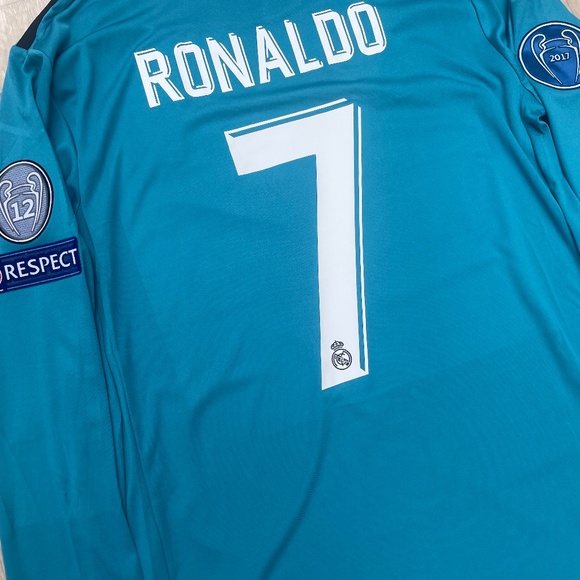Ronaldo #7 2017/18 Real Madrid Blue Longsleeve Retro Jersey with Badges - Picture 5 of 5